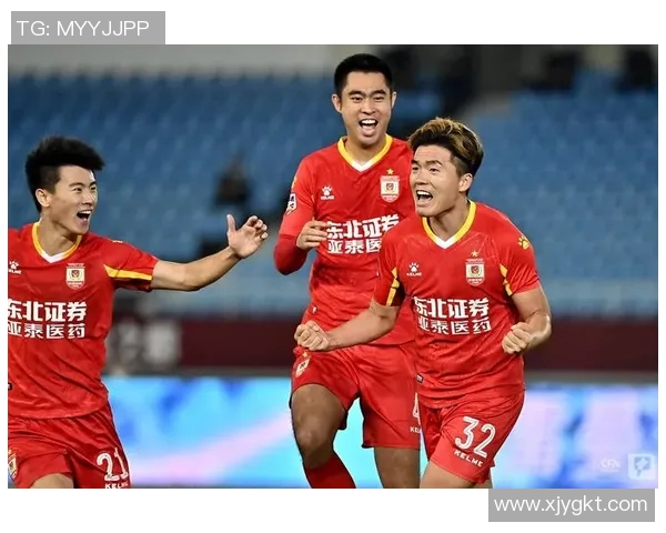 矮个东北足球明星的崛起之路与他在绿茵场上的传奇故事