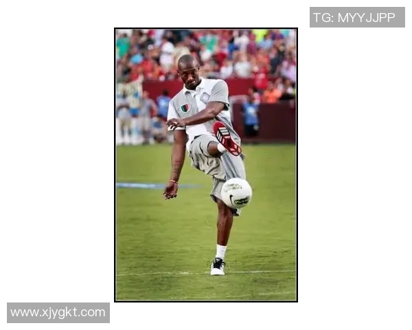 足球明星换球衣的背后故事与球迷互动的独特方式揭秘